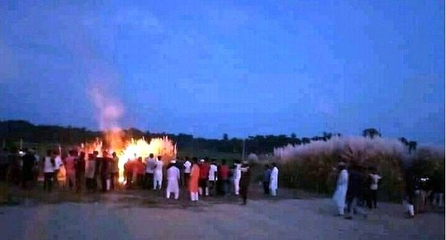 পর্যটক মুখরিত কাশবনে দুর্বৃত্তদের আগুন, নিন্দার ঝড়
