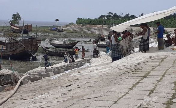 হতাশা জেলেপল্লীতে