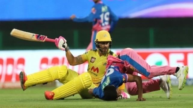 মাঠে সংঘর্ষে জড়ালেন ডুপ্লেসিস-মোস্তাফিজ
