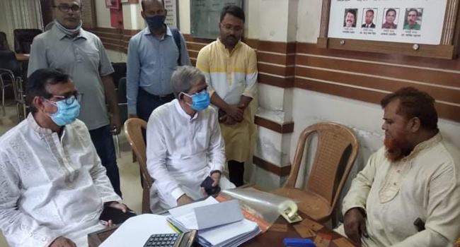 আন্দোলনে দুই চোখ হারানো বিএনপি নেতা শাহ্জাহানের সাথে মির্জা ফখরুলের সাক্ষাৎ
