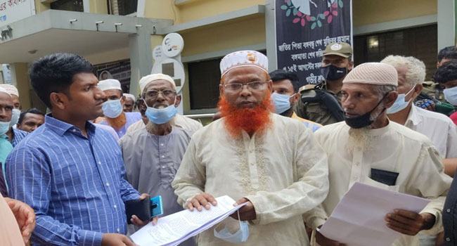 সোনারগাঁওয়ে মসজিদের জমি দখল : প্রতিবাদে মানববন্ধন-স্মারকলিপি
