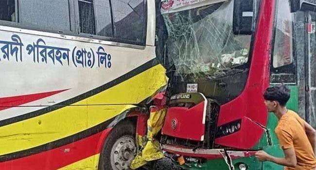 মনোহরদীতে দুই বাসের সংঘর্ষে আহত ২০