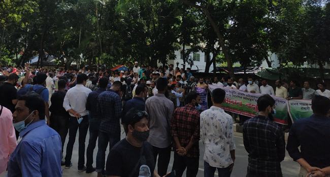 মানব পাচার আইন সংশোধনের দাবিতে রিক্রুটিং এজেন্সির মালিকদের মানববন্ধন, স্মারকলিপি