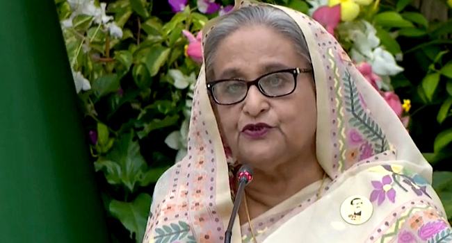 সংবাদ সম্মেলনে বক্তব্য রাখছেন প্রধানমন্ত্রী