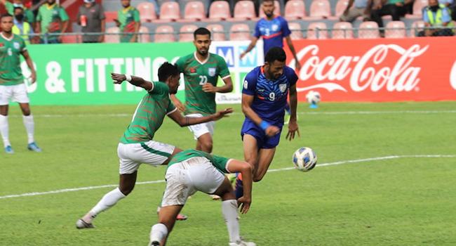 লাল কার্ড পেয়েও ভারতের সাথে ড্র বাংলাদেশের