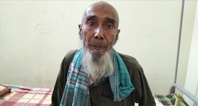 ছেলের কাছ থেকে খাবার পেতে থানায় বৃদ্ধ বাবা