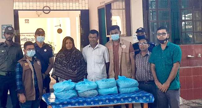 ৮ কেজি ভারতীয় গাঁজাসহ স্বামী-স্ত্রী আটক