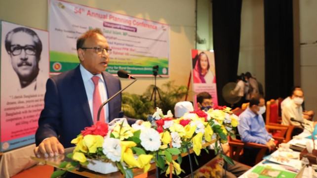গণতন্ত্রে বিশ্বাসী হলে বিএনপি অবশ্যই নির্বাচনে অংশ নেবে : স্থানীয় সরকারমন্ত্রী