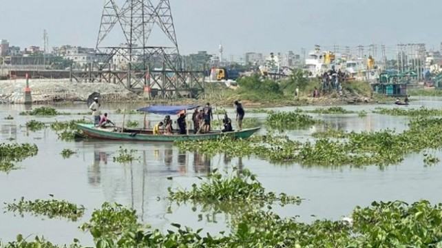 তুরাগে নৌকাডুবি : এখনো নিখোঁজ মা-মেয়ে