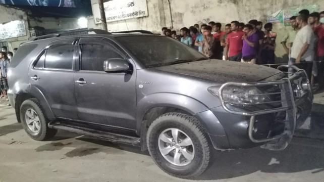 গাড়িতেই পড়েছিল চালকের অর্ধগলিত লাশ