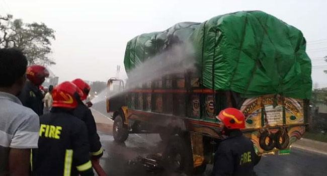 শ্রীপুরে ট্রাকচাপায় মোটরসাইকেল আরোহী নিহত