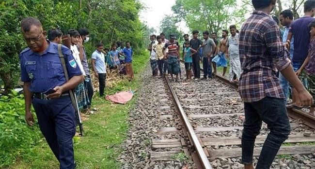 কুমারখালীতে ট্রেনের নিচে ঝাঁপ দিয়ে ভ্যানচালকের আত্মহত্যা