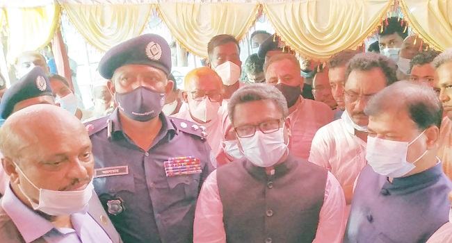 দুষ্কৃতকারীদের ধরতে তৎপর পুলিশ : চট্টগ্রামের ডিআইজি