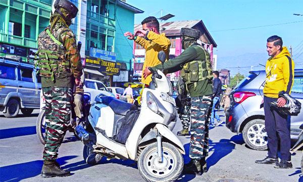 কাশ্মিরে ভারতীয় বাহিনীর চিরুনি অভিযান