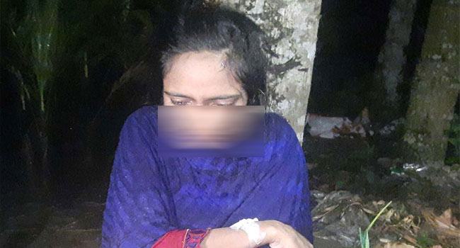 ভূরুঙ্গামারীতে বিয়ের দাবিতে প্রেমিকের বাড়িতে প্রেমিকার অবস্থান