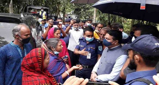 কুড়িগ্রামে ক্ষতিগ্রস্ত মন্দির পরিদর্শনে ভারতীয় সহকারী হাইকমিশনার