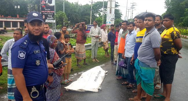 গোপালগঞ্জে পিকআপচাপায় ৩ ব্যবসায়ী নিহত
