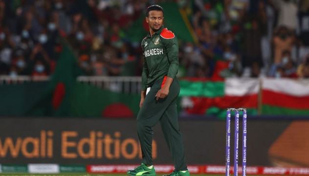 অলরাউন্ড নৈপুণ্যে ম্যাচ সেরা সাকিব
