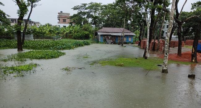 বেতাগীতে ৪ দিনের টানা বৃষ্টি, বিপাকে নিম্নআয়ের মানুষ