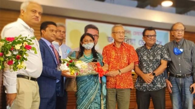 ঝাঁকজমক আয়োজনে জাকারিয়া চৌধুরীকে সংবর্ধনা