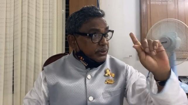 ব্যবসায়ীকে তুলে নিয়ে সাদা স্ট্যাম্পে স্বাক্ষর নিলেন কাদের মির্জা