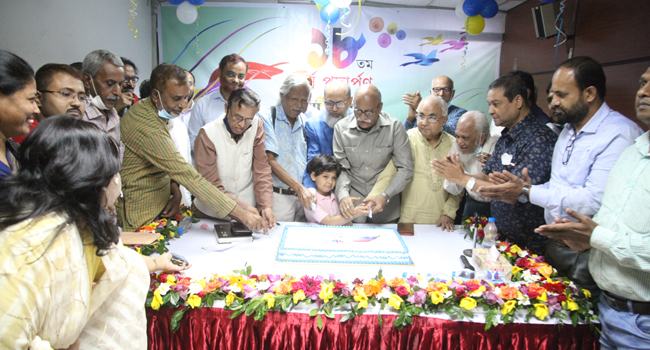 অতিথিদের পদচারণায় মুখরিত নয়া দিগন্তের প্রতিষ্ঠাবার্ষিকীর অনুষ্ঠান