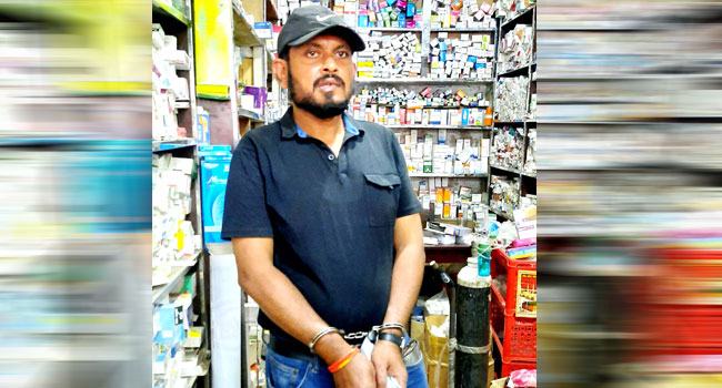 সান্তাহারে ডিবি পুলিশ পরিচয়ে চাঁদাবাজি, প্রতারক আটক