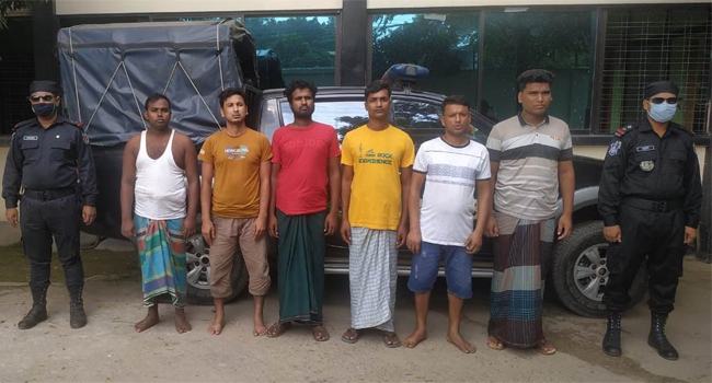 ফরিদপুরে র‌্যাবের হাতে বিকাশ প্রতারকচক্রের ৬ সদস্য আটক