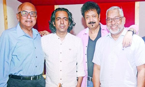 এক গানে সম্পৃক্ত তারা