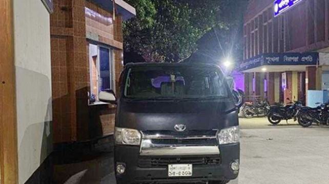 সভায় যাওয়ার সময় আ’লীগ নেতার গাড়িবহর থেকে অস্ত্র উদ্ধার