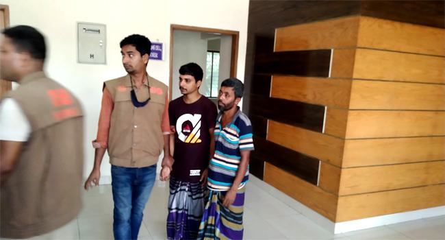 বাগেরহাটে ৩টি পিস্তলসহ ২ যুবক গ্রেফতার