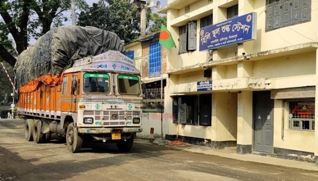 হিলি দিয়ে ভারত থেকে চাল আমদানি বন্ধ