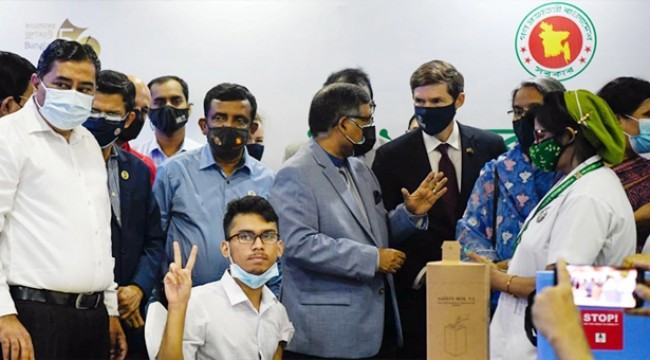 ১২-১৭ বছর বয়সী শিক্ষার্থীদের টিকাদান শুরু