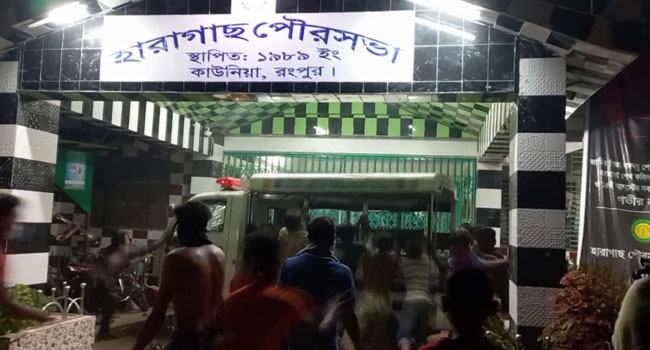 মাদকবিরোধী অভিযানে নিহত ১ : হারাগাছে বিক্ষুব্ধ লোকজনের থানায় হামলা-ভাংচুর