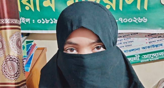 মাত্র ৫ মাসে কুরআন হেফজ করলেন স্কুলছাত্রী নাদিয়া