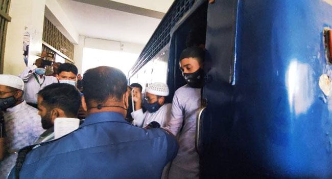 কুমিল্লায় মন্দির ভাঙচুরের মামলায় ১৭ জন রিমান্ডে