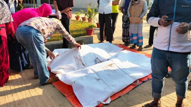 শ্রীপুরে পিকআপ চাপায় তিনজন নিহত