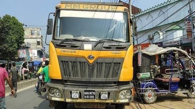 পাথরবাহী ট্রাক চাপায় সাইকেল-আরোহী নিহত