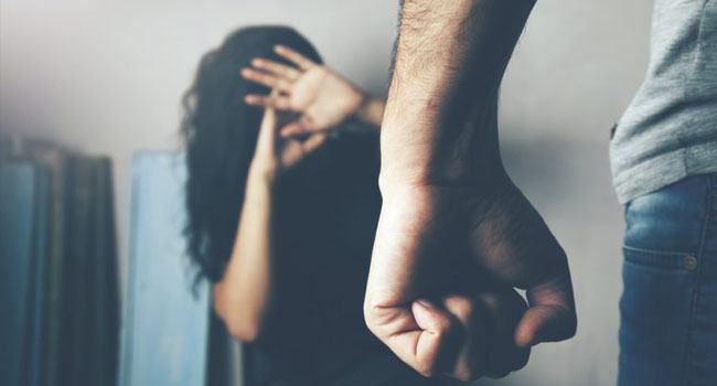 স্কুলছাত্রীকে শ্লীলতাহানির চেষ্টা : যুবককে গণধোলাই