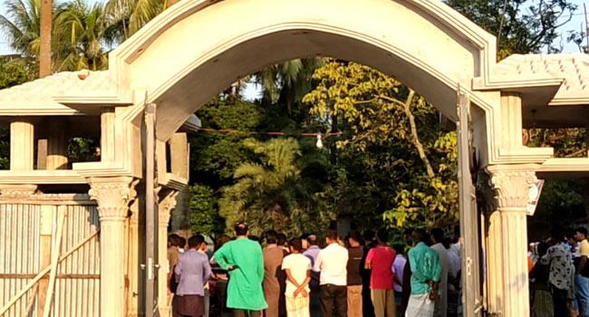 জাতীয় পার্টির প্রার্থীর বাড়িতে আওয়ামী লীগ প্রার্থীর হামলা