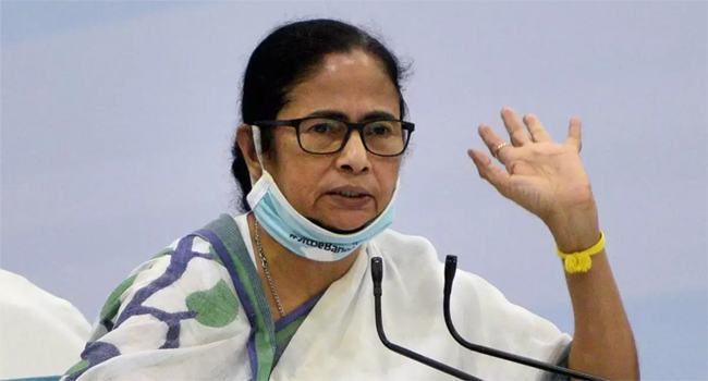 মন্ত্রিসভায় ব্যাপক রদবদল, অর্থমন্ত্রীর দায়িত্ব নিলেন মমতা নিজেই
