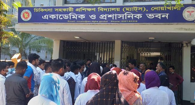 নোয়াখালীর ম্যাট্স প্রশাসনিক ভবনে তালা, সংঘর্ষে আহত-৩