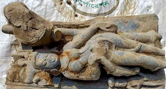 নওগাঁয় ২০ লাখ টাকা মূল্যের রাধা-কৃষ্ণ যুগল মূর্তি উদ্ধার