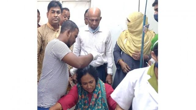 খুলনায় নৌকার নারী চেয়ারম্যানপ্রার্থীকে ছুরিকাহত