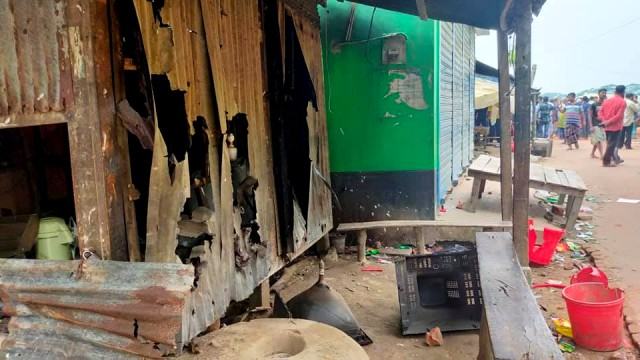 মাদারীপুরে বসতবাড়ি ও দোকানঘর ভাংচুর, অন্তঃসত্ত্বা নারীসহ আহত ১০