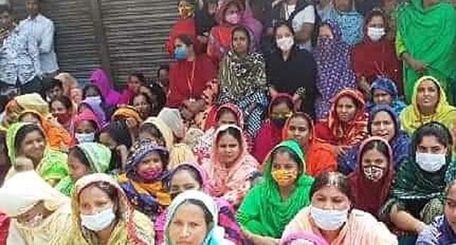 আশুলিয়ায় বকেয়া বেতনের দাবিতে বিক্ষোভ, সড়ক অবরোধ