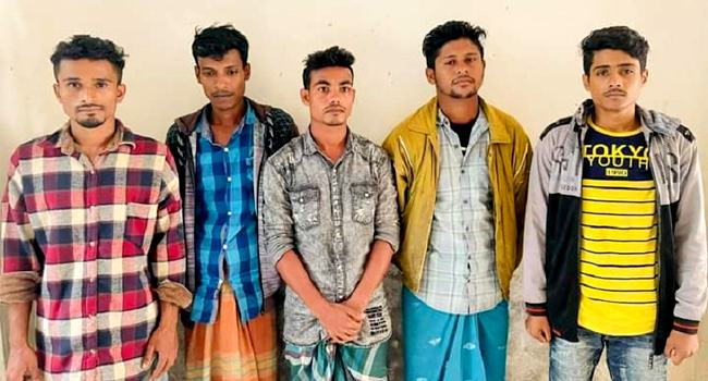 ফেনী নদীতে বিষ প্রয়োগে মাছ শিকার, গ্রেফতার ৫