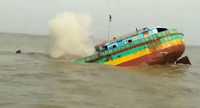 মোংলা বন্দরে বাল্কহেড ডুবি : নিখোঁজ দু’জনের লাশ উদ্ধার
