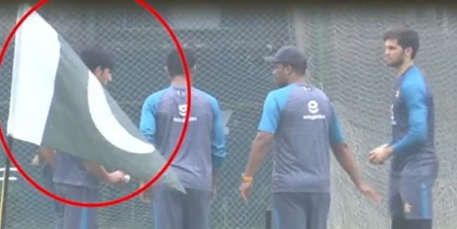 ‘পতাকাসহ পাকিস্তান ক্রিকেট দলকে দেশে ফেরত পাঠানো হোক’