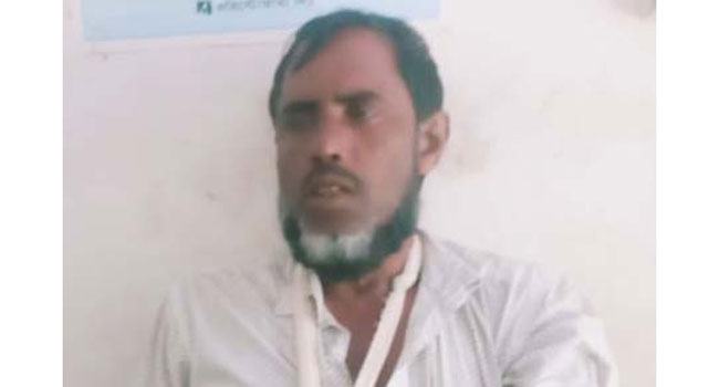 পিটিয়ে বাবার হাত ভেঙে দিলেন ছেলে